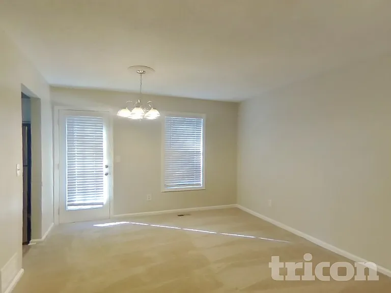 204 Campbell Dr — Photo 4