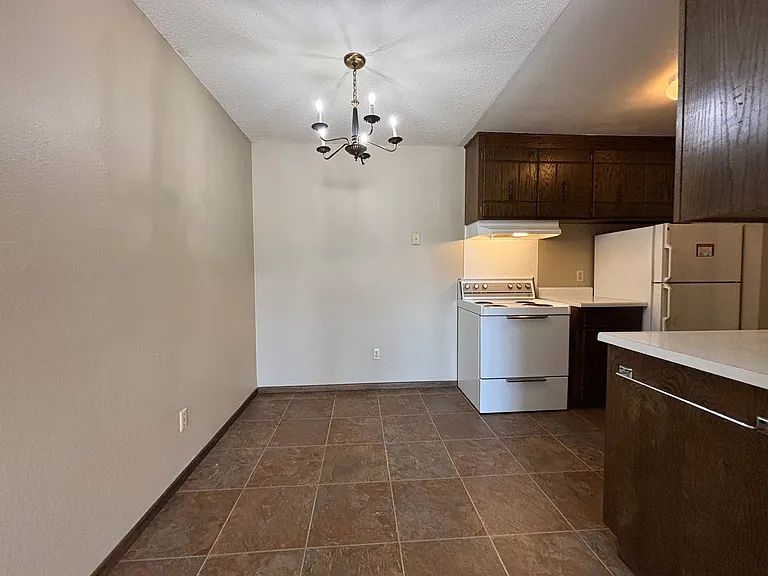 41 Arlington Ave West — Photo 5