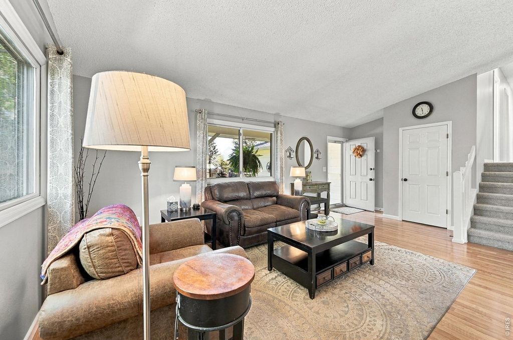 1800 Rolling View Dr