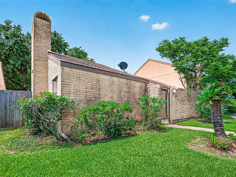 8632 Maplecrest Dr — Photo 24