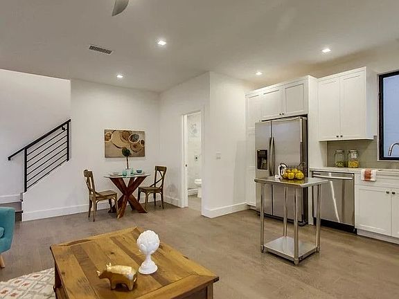 2nd image of 948 Beryl St #948