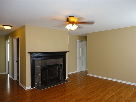 3rd image of 925 Belvedere Dr