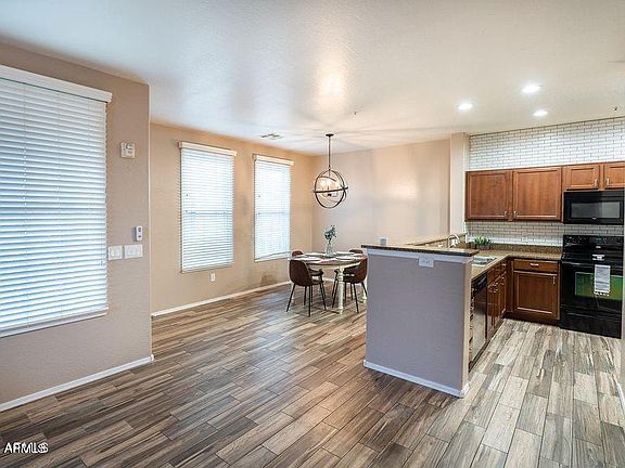 2nd image of 4757 E Waterman St Unit 103