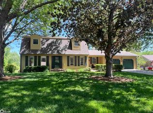 1221 Glenview Cir, Fairfield, IA