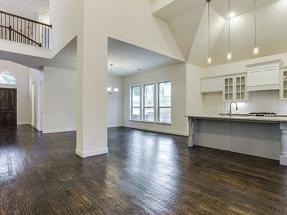 3rd image of 1704 Valley View Dr