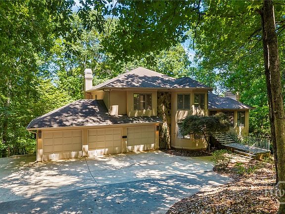 2nd image of 825 Riverbend Parkway
