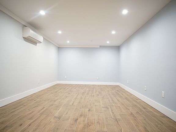 5th image of 306 Macdougal St APT 1B