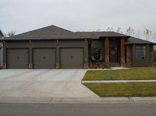 3522 Shadow Wood Ln E, West Fargo, ND 58078