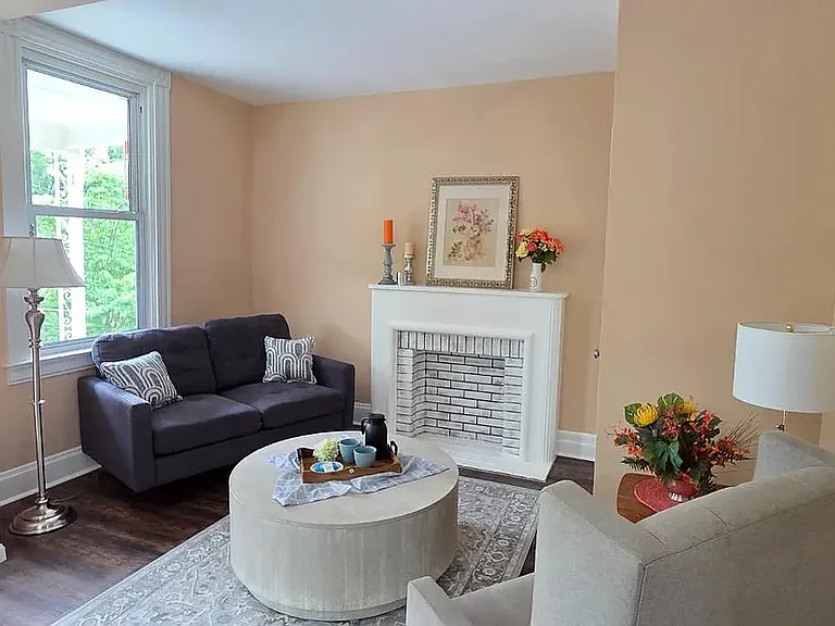 2824 Sterrett Ave — Photo 2