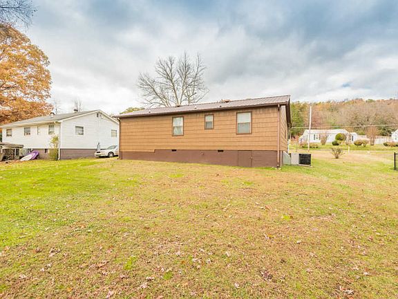 4th image of 4020 Valley View Dr