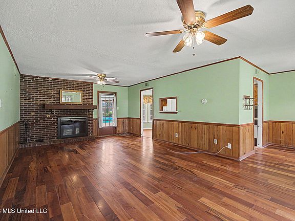 5th image of 2118 Cedarcrest Dr N