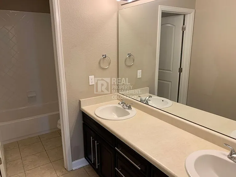 5028 S Versailles Cir — Photo 27