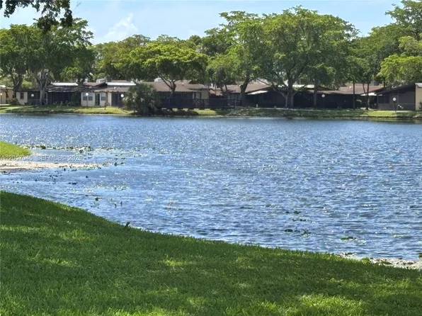 100 Ashbury Rd APT 107, Hollywood, FL 33024