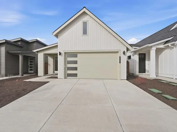 21423 NE Hayloft Pl, Bend, OR 97701