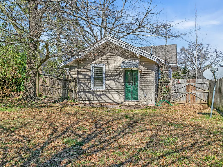 205 Croft St — Photo 28