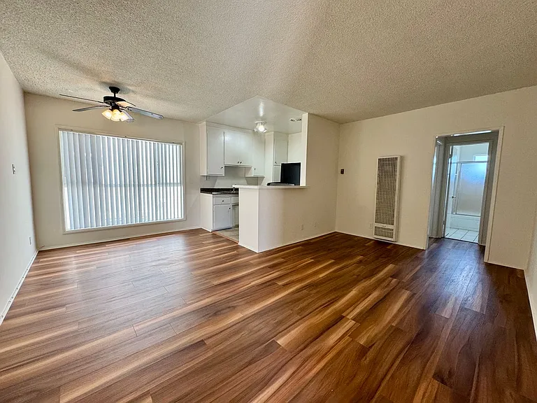 1724 Colby Ave #9 — Photo 2