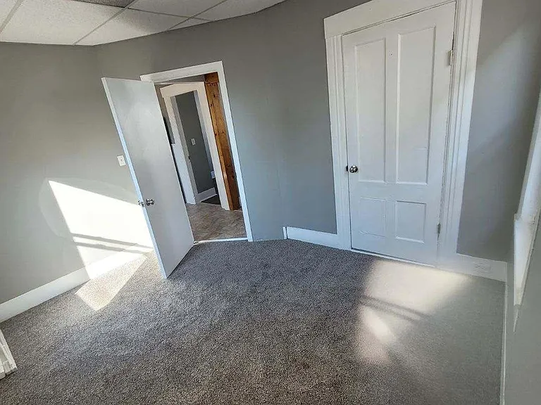 210 Notre Dame Ave #2 — Photo 6