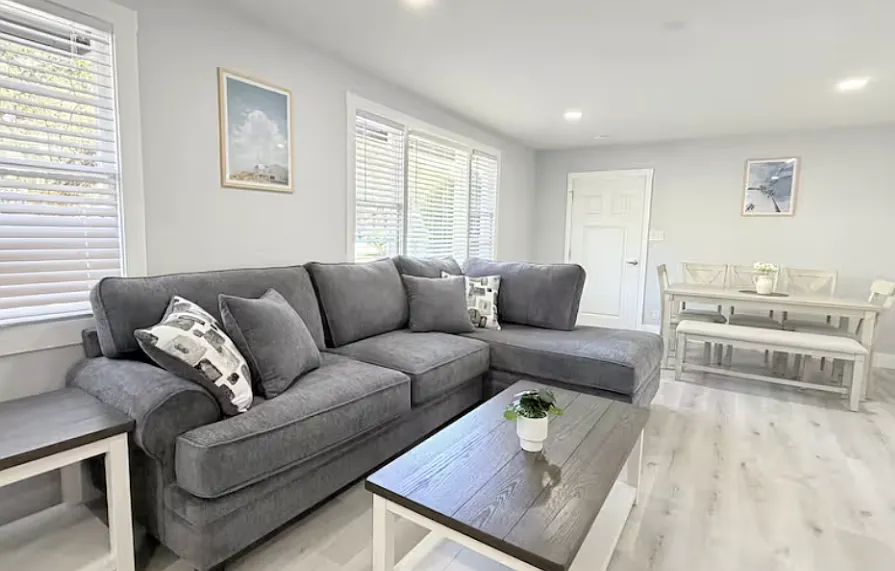 3 bed, 1050 sqft, $2,100 — Photo 2