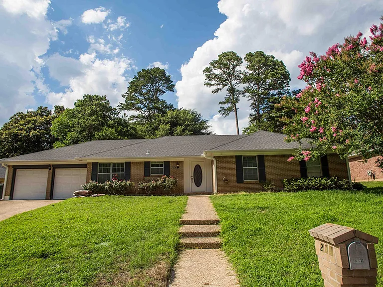 204 Baylor Dr — Photo 1