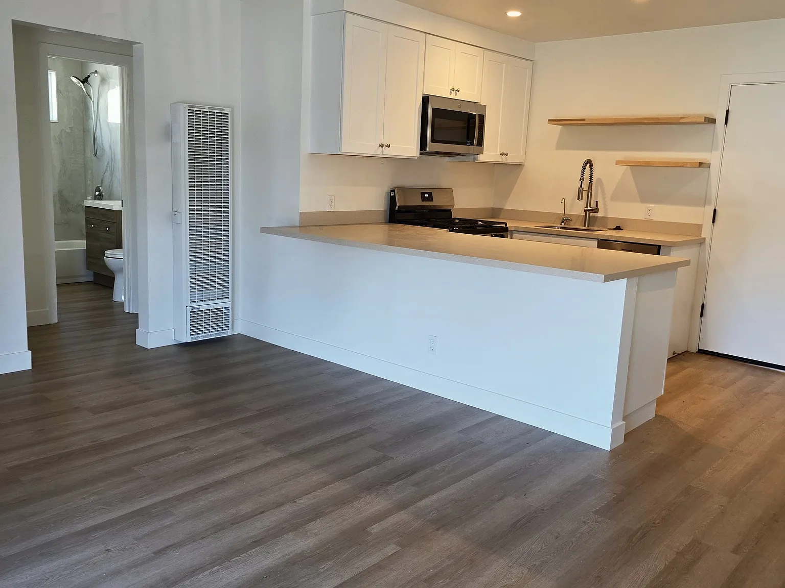 2 bed, 706 sqft, $3,350 — Photo 3