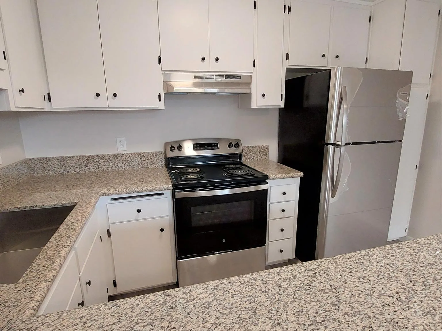 2 bed, 1.5 bath, 1050 sqft, $4,000 — Photo 3