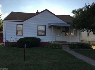 26211 Blumfield St, Roseville, MI 48066