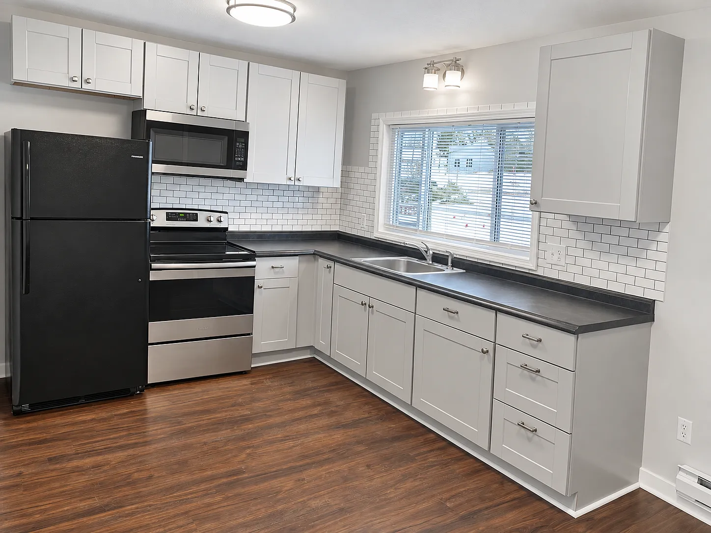 18-30 Green Acres Dr — Photo 3