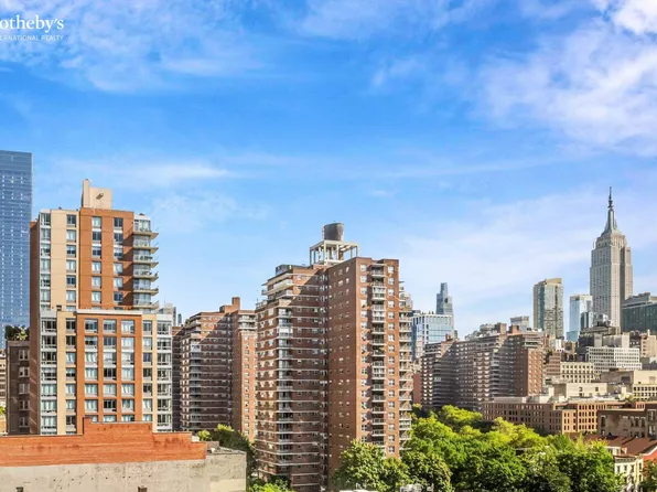 410 West 24th Street image 2 of 17