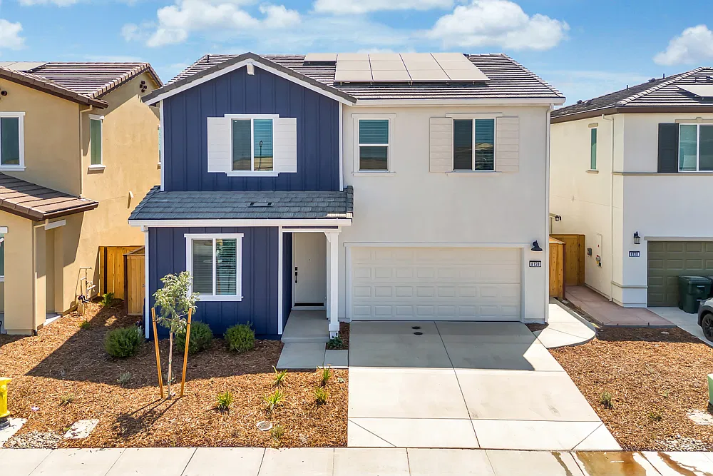 4 bed, 2468 sqft, $3,300 — Photo 3