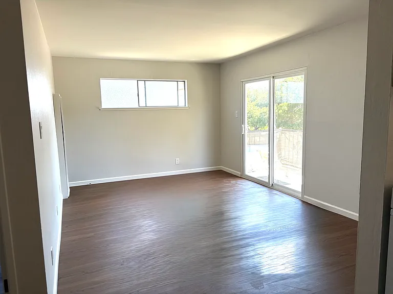 504 Richmond Dr #1 — Photo 12