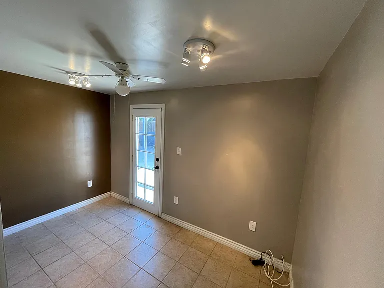 14174 Osborne St — Photo 15