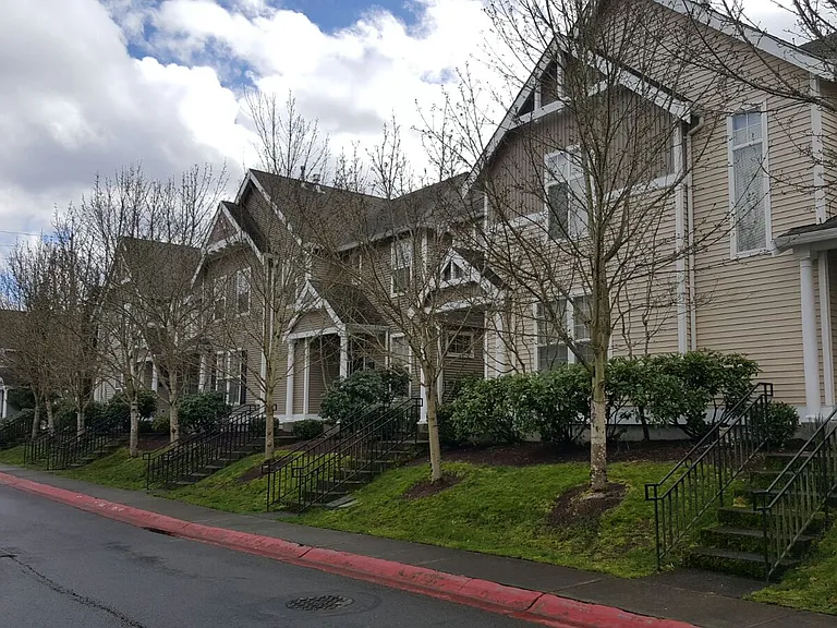 22651 NE 4th Pl — Photo 3