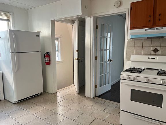 4th image of 55 Belmont Ave #2