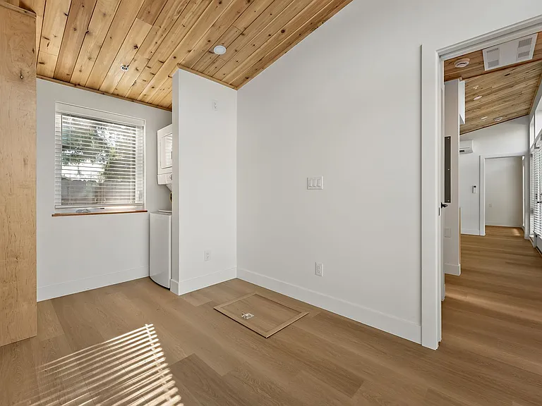 11454 NE Morris St — Photo 13