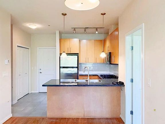4th image of 3551 Foster Ave #408