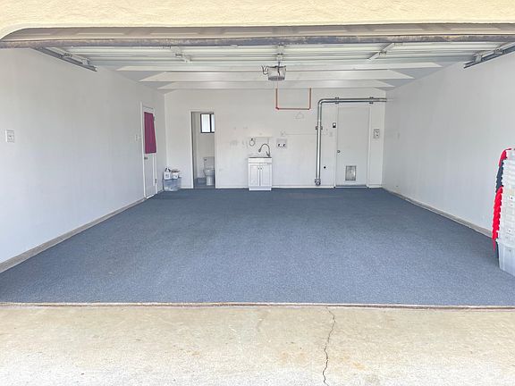 4th image of 501 Greenwood Dr