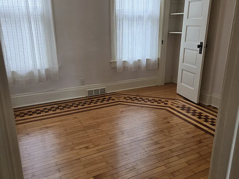 322 E Harris St #1 — Photo 2