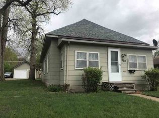 820 N 9th St, Estherville, IA 51334