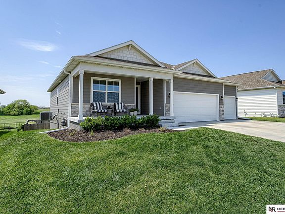 2nd image of 4565 Lawnwood Dr