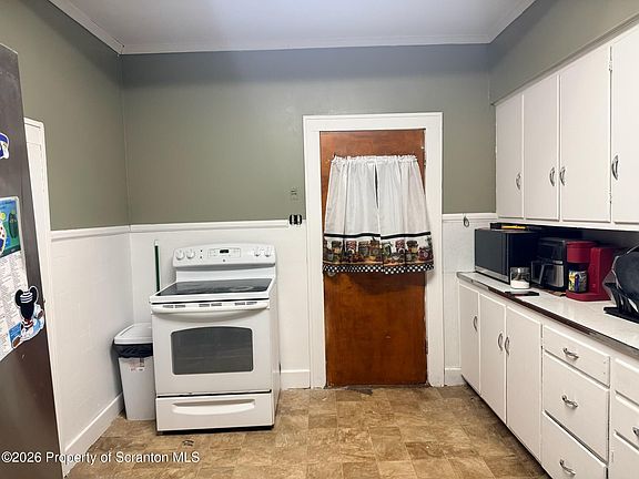 3rd image of 2121 Pittston Ave