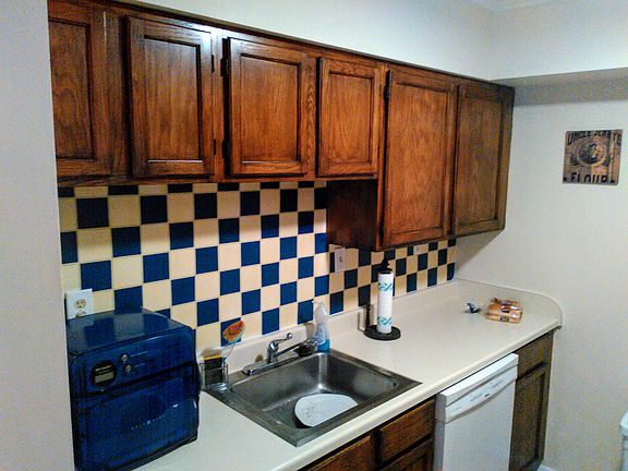 4th image of 1005 Woodrow Ave APT 4E