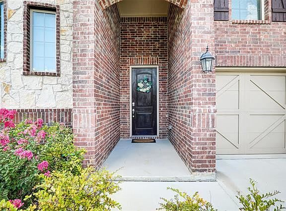 3rd image of 2712 Eiffel Dr