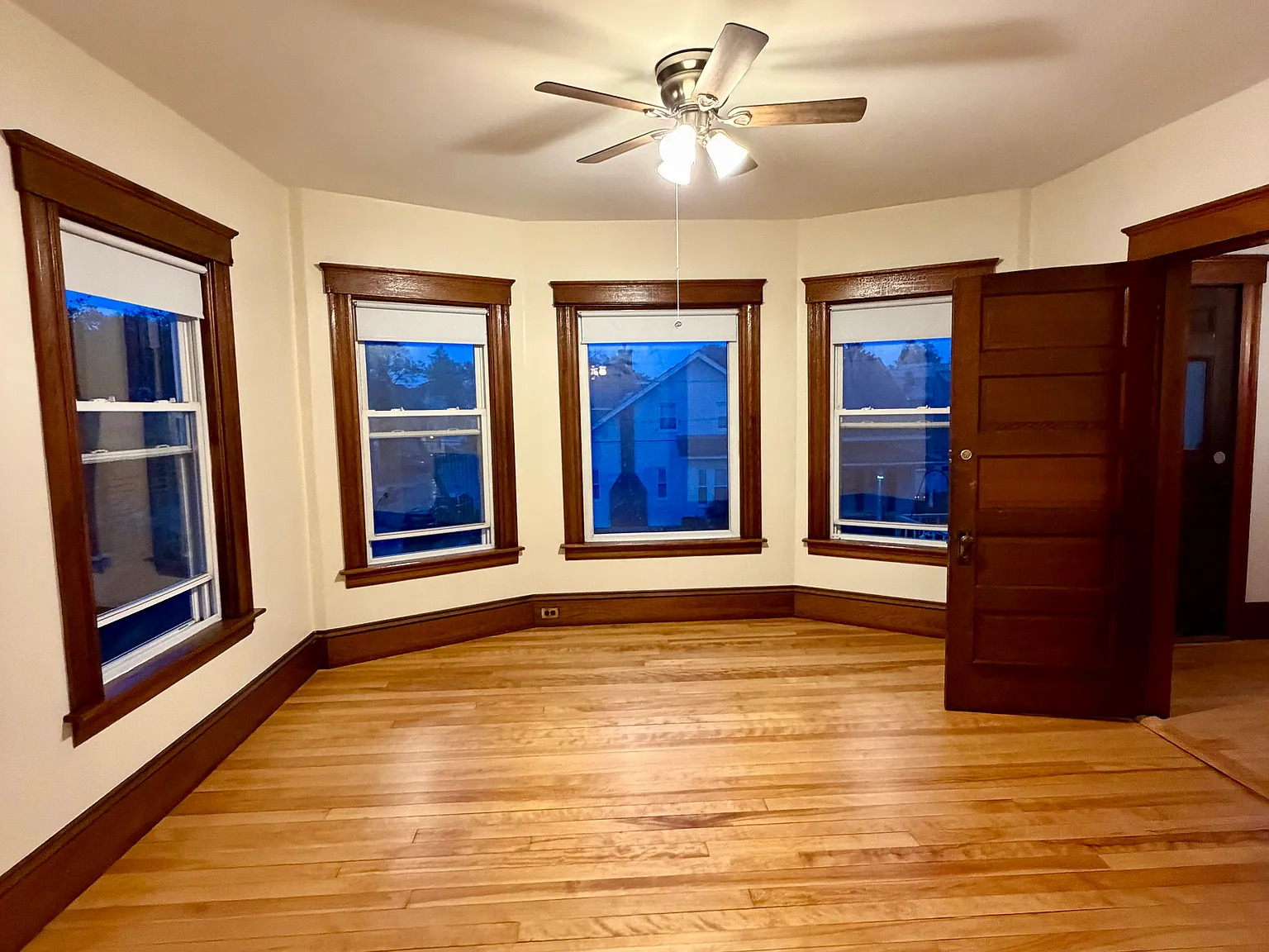 2 bed, 1310 sqft, $2,300 — Photo 4
