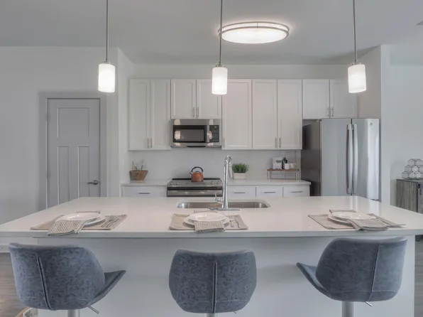 The Flats at Laurel & Pine