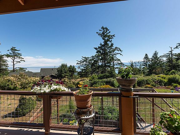 5th image of 219 Straits View Dr