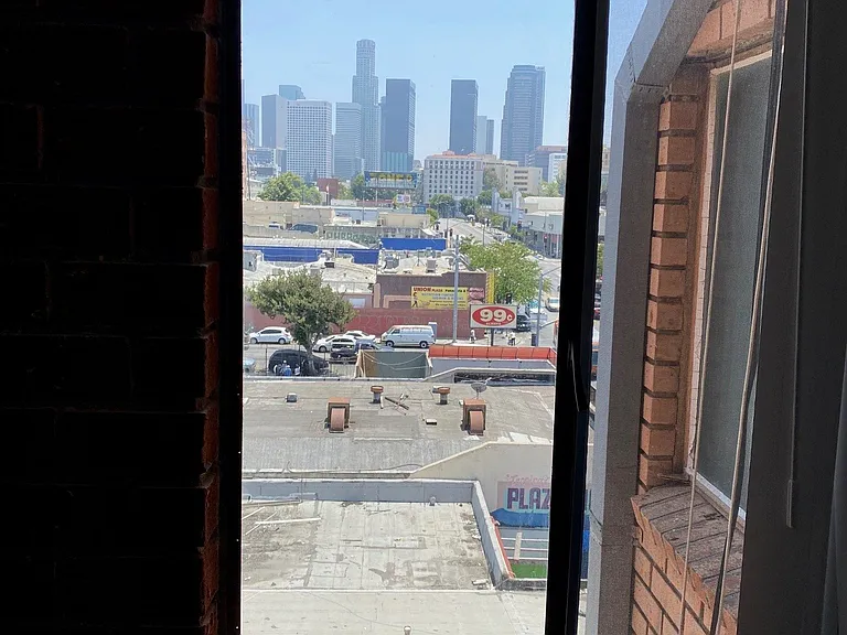 1725 W. 6th St — Photo 14