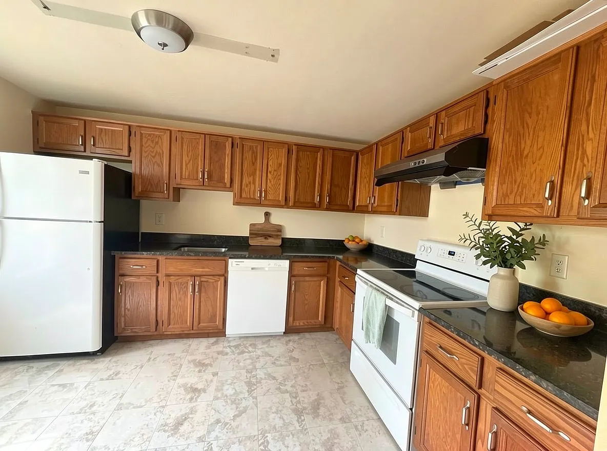 2 bed, 2.5 bath, 1800 sqft, $2,650 — Photo 4