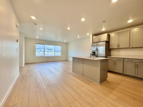 2071 E Sand Hollow Dr #3206, Eagle Mountain, UT 84005