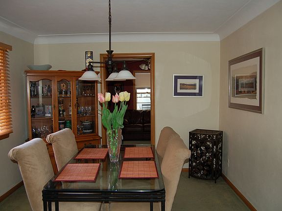4th image of 143 Windsor Dr