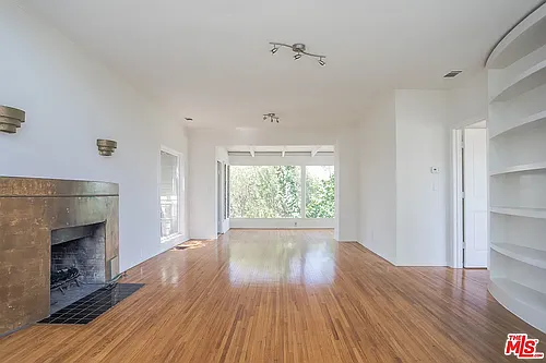 2335 Silver Ridge Ave Photo 1